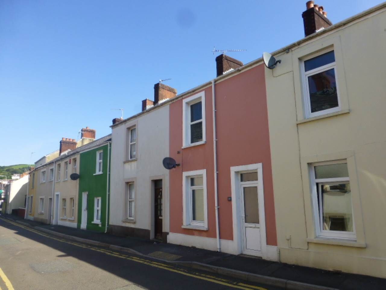 2 bed terraced house to rent in Little Water Street, Carmarthen SA31