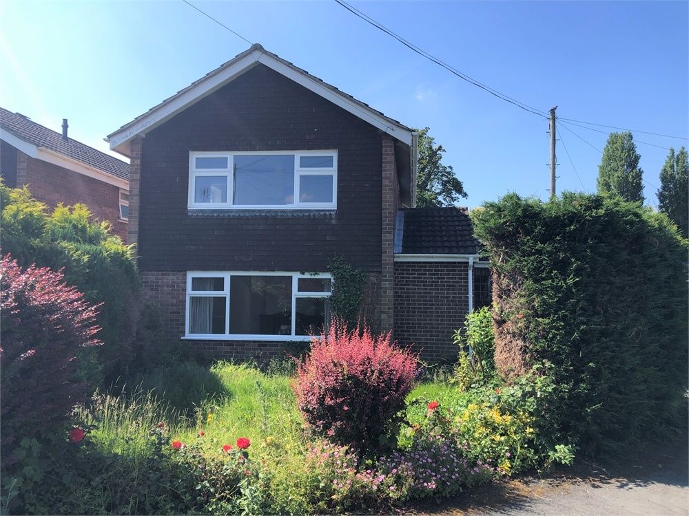 3 bed detached house for sale in Alderbrook Close, RollestonOnDove, BurtonOnTrent