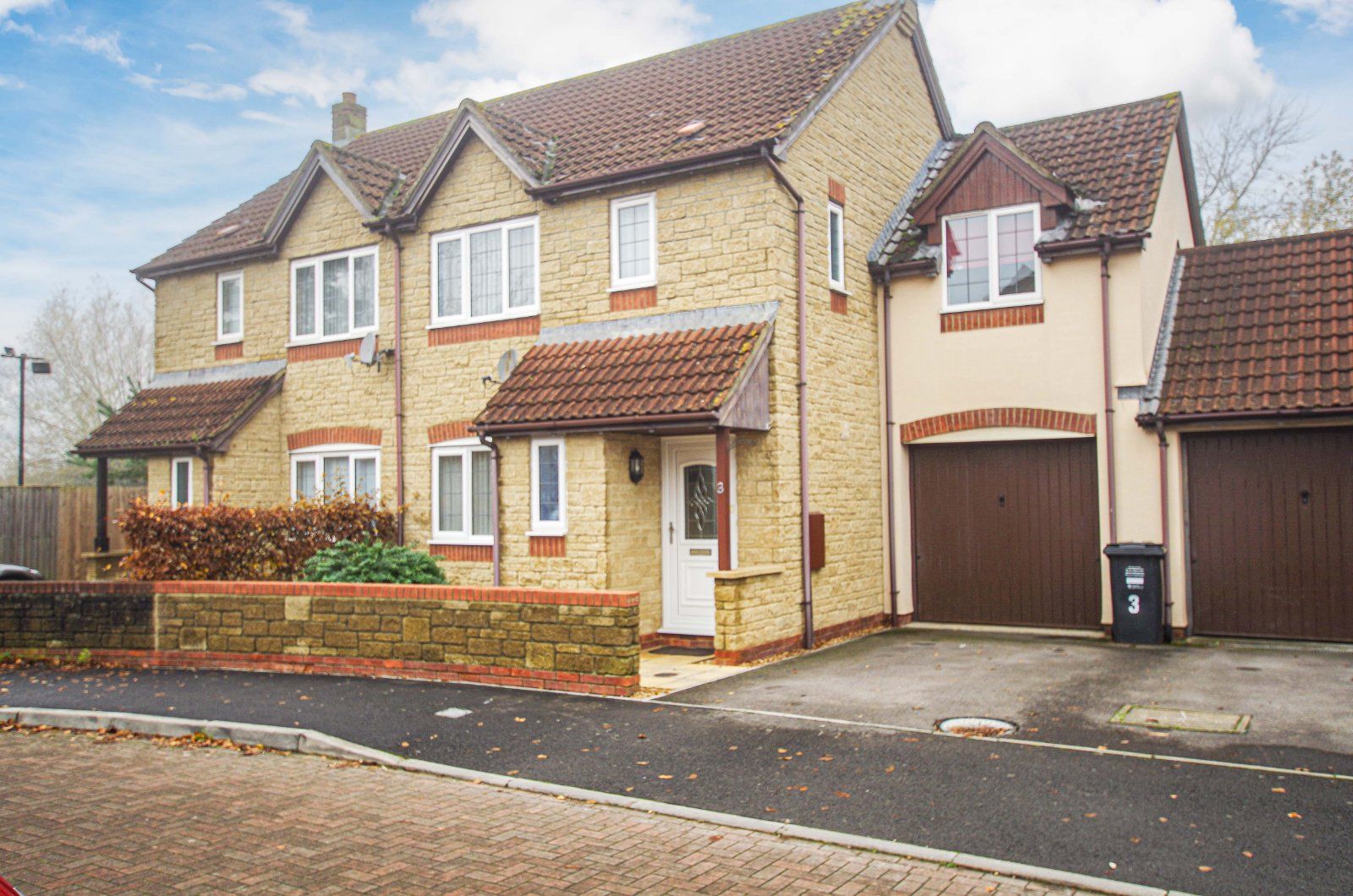 4 bed semidetached house for sale in Hedge Close, WestonSuperMare