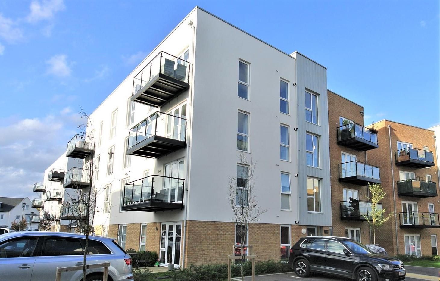 2 bed flat for sale in Hawker Drive, Addlestone KT15 Zoopla