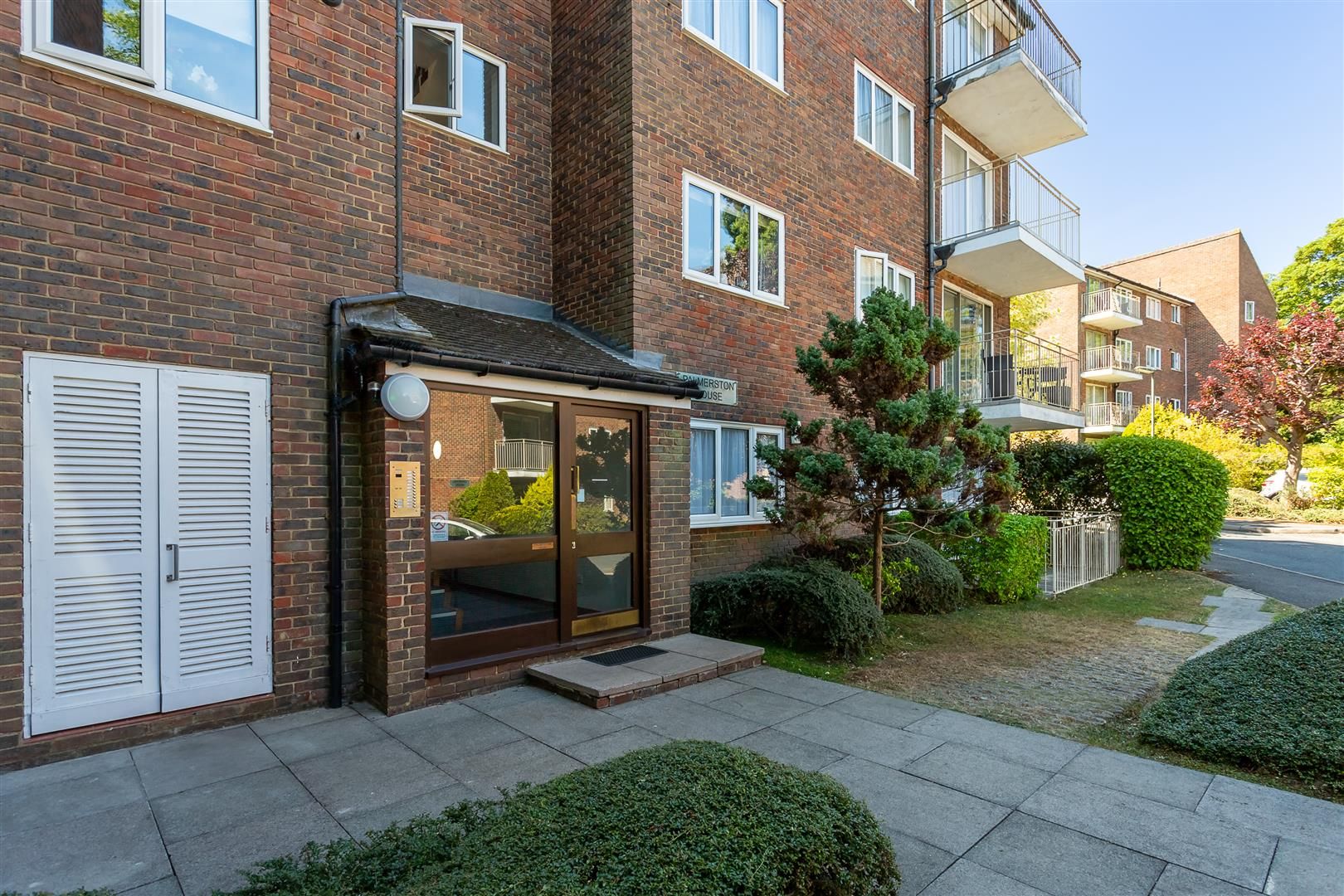 2 bed flat for sale in Basing Road, Banstead SM7 Zoopla