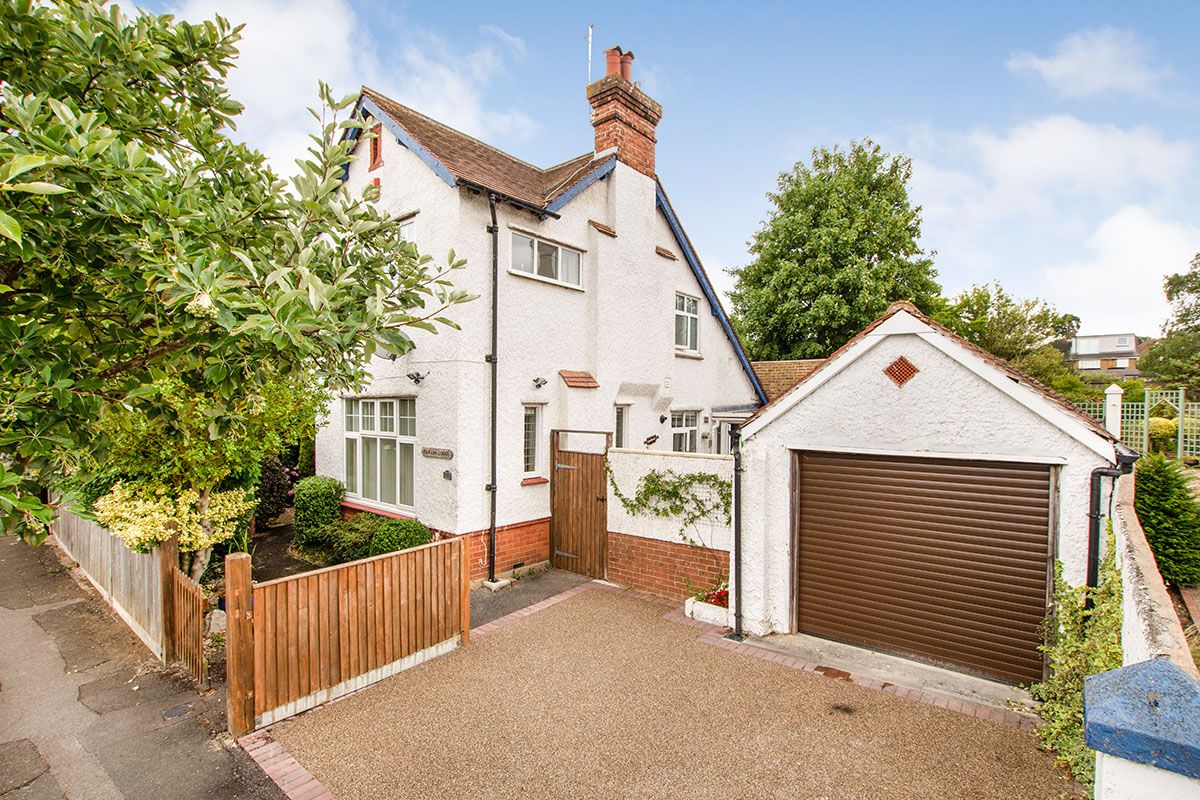 4 bed detached house for sale in Curzon Road, Maidstone ME14 Zoopla