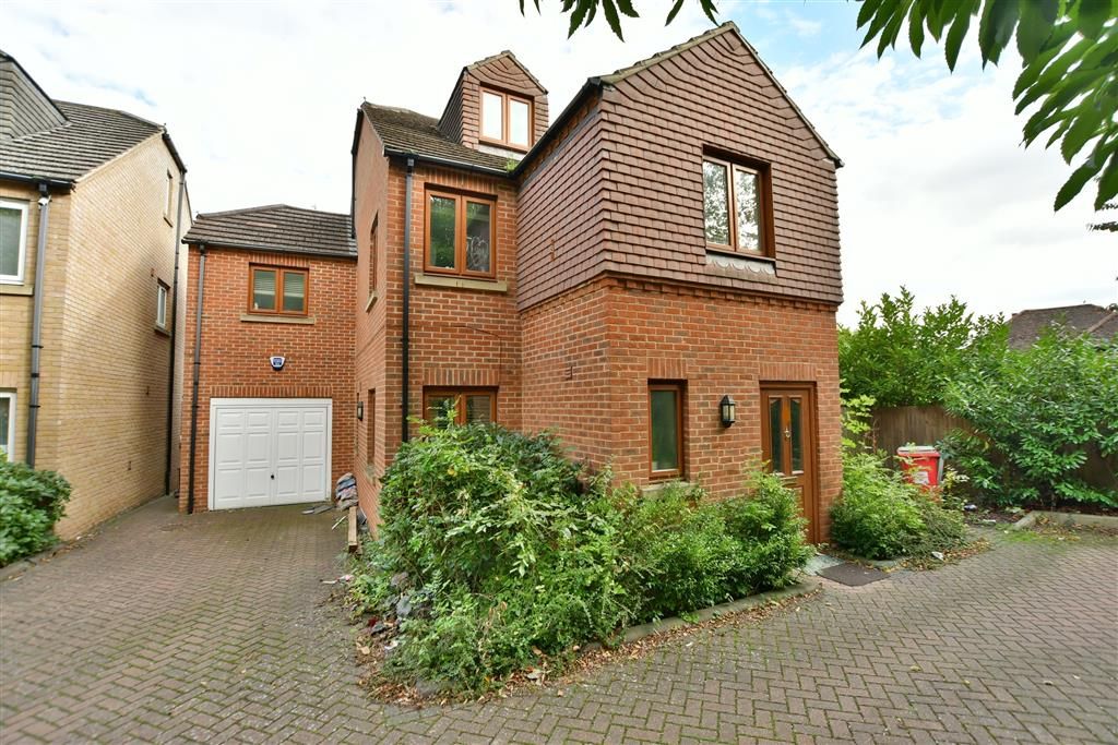 5 bed detached house for sale in Walderslade Road, Walderslade, Chatham