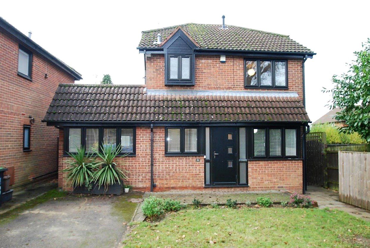 3 bed detached house to rent in Bell Close, Beaconsfield