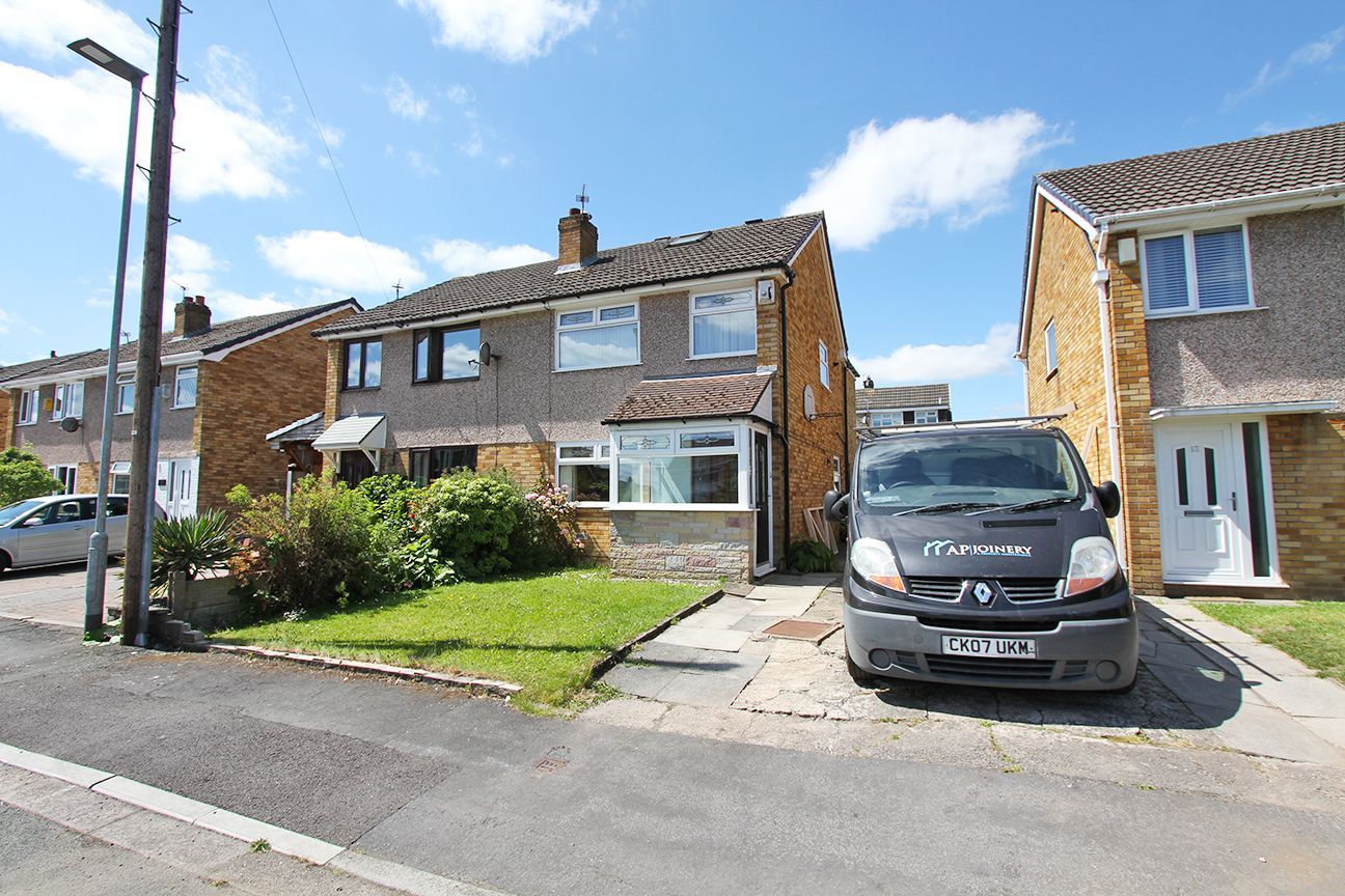 3 bed semidetached house for sale in Hereford Close, AshtonIn