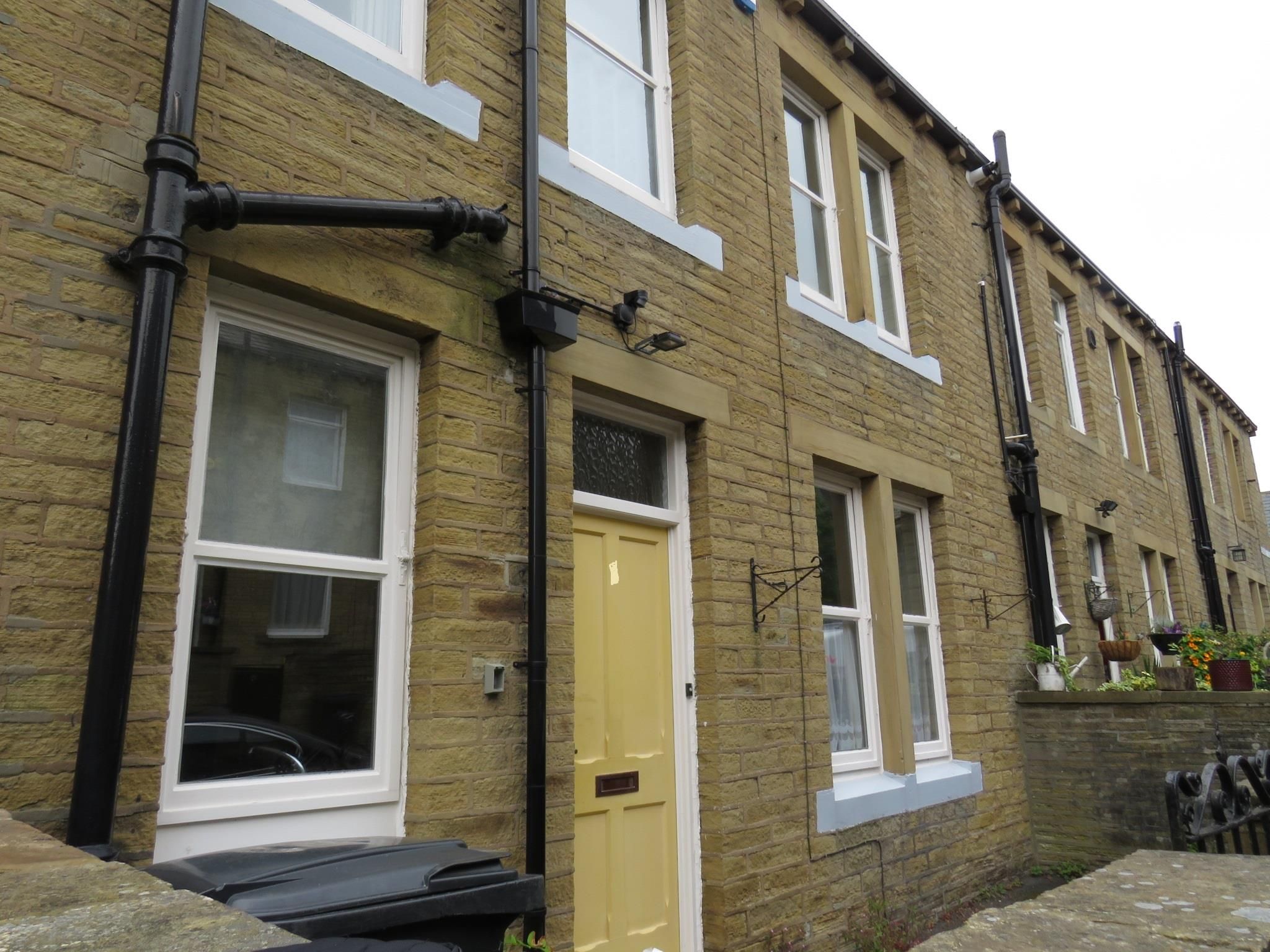 4 bed terraced house to rent in Beverley Place, Boothtown, Halifax HX3