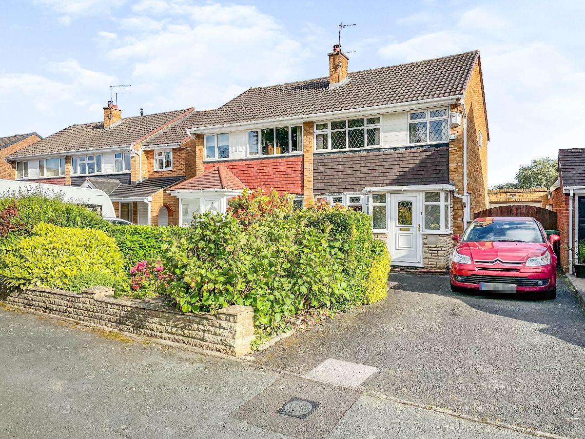 3 bed semidetached house for sale in Bratch Close, Netherton, Dudley