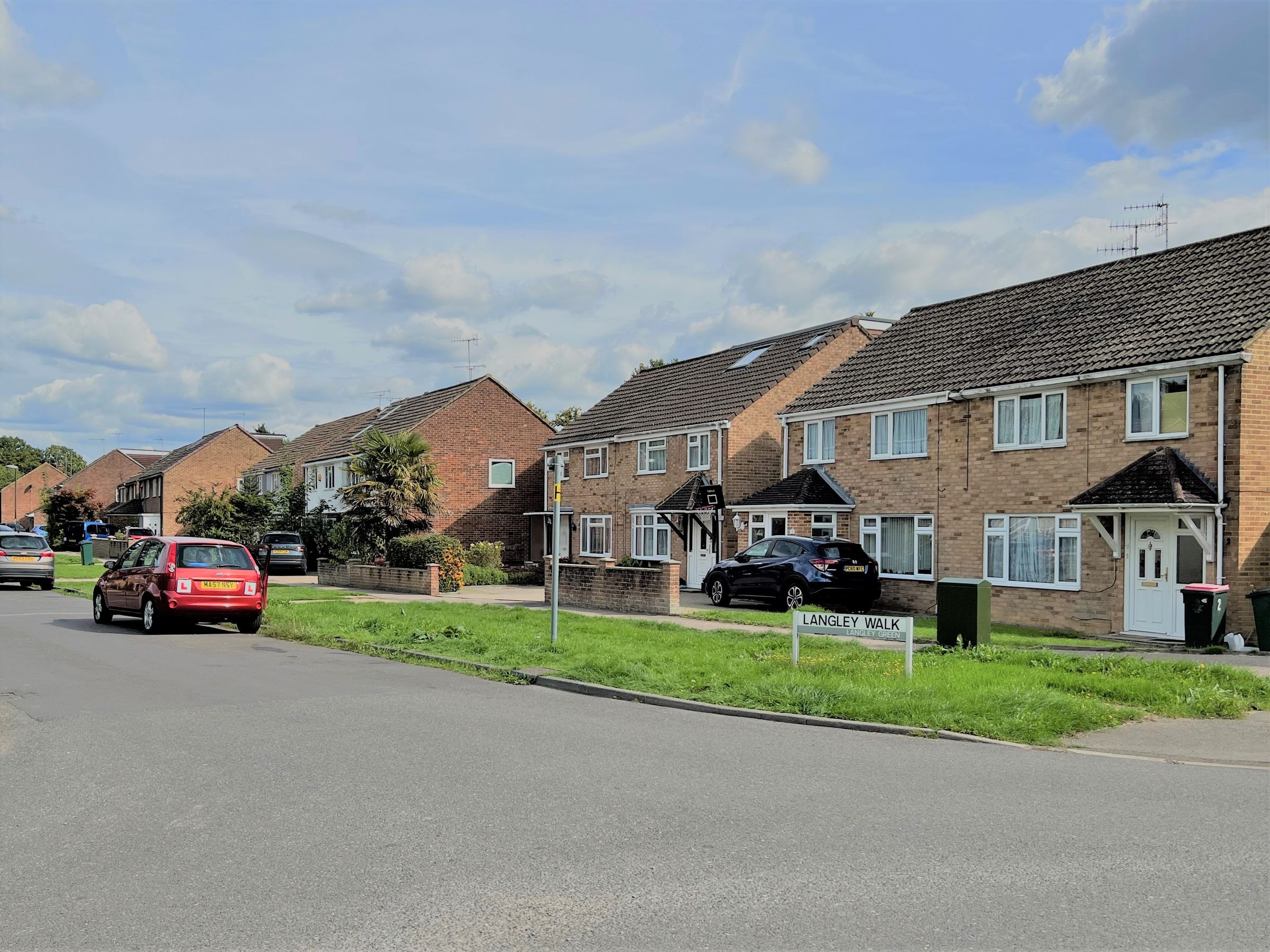 4 bed semidetached house to rent in Langley Walk, Crawley RH11 Zoopla