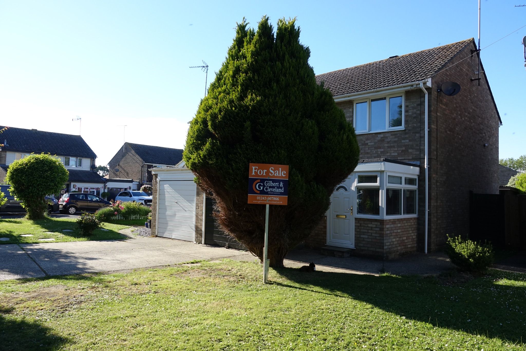 3 bed semidetached house for sale in Trundle View Close, Barnham