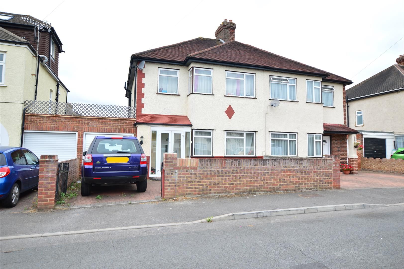 3 bed semidetached house to rent in Midcroft, Slough SL2 Zoopla