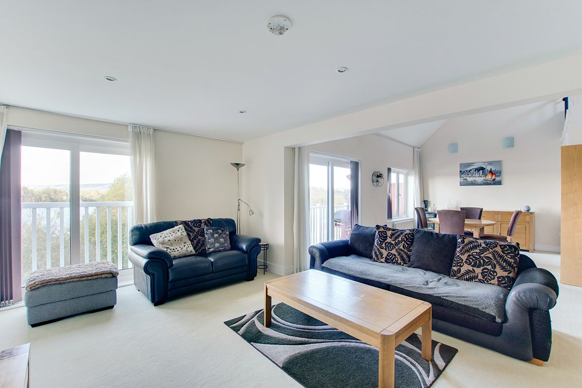 2 bed flat for sale in The Lakes, Larkfield, Aylesford, Kent ME20 Zoopla