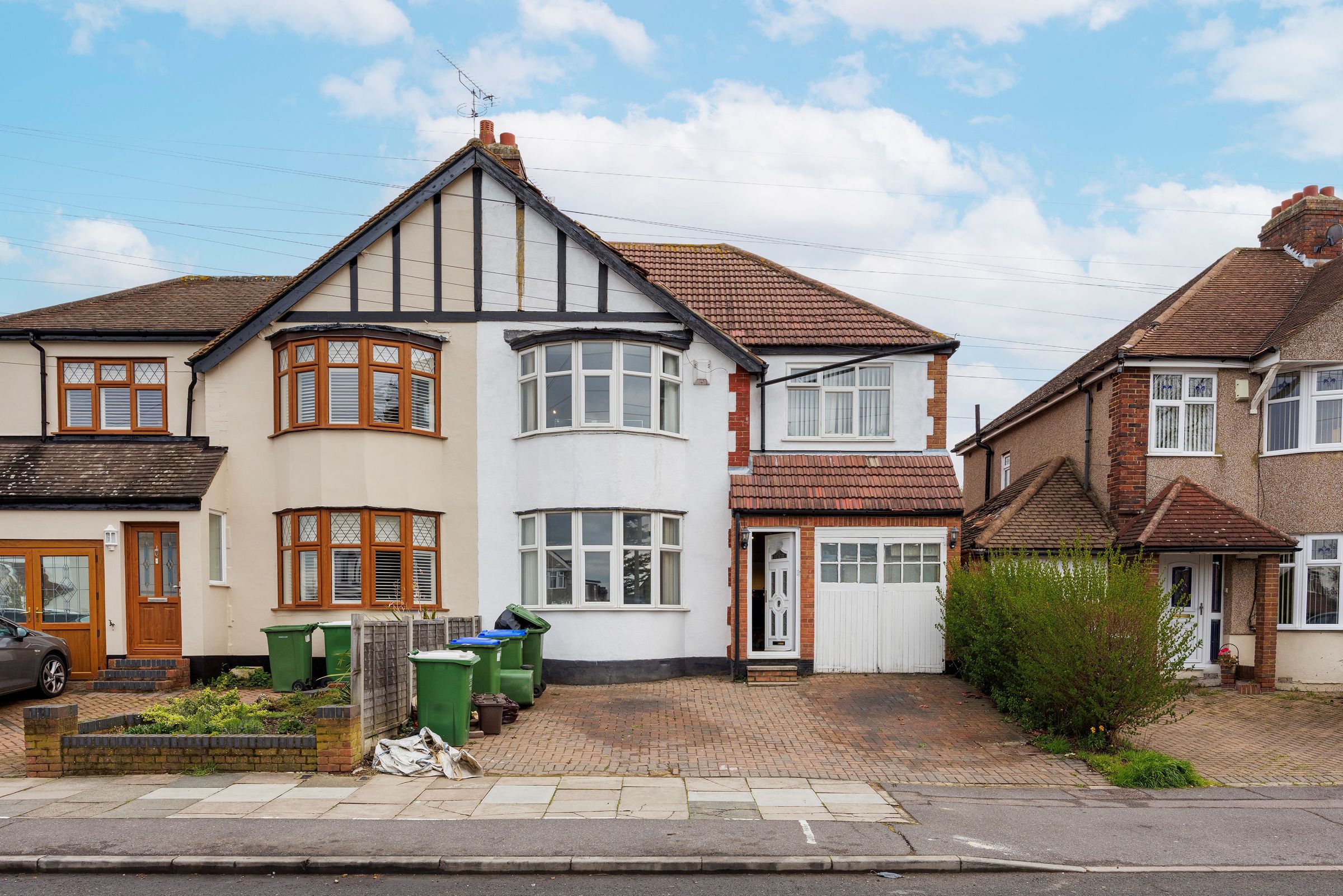 5 bed semidetached house for sale in Yorkland Avenue, Welling, Kent
