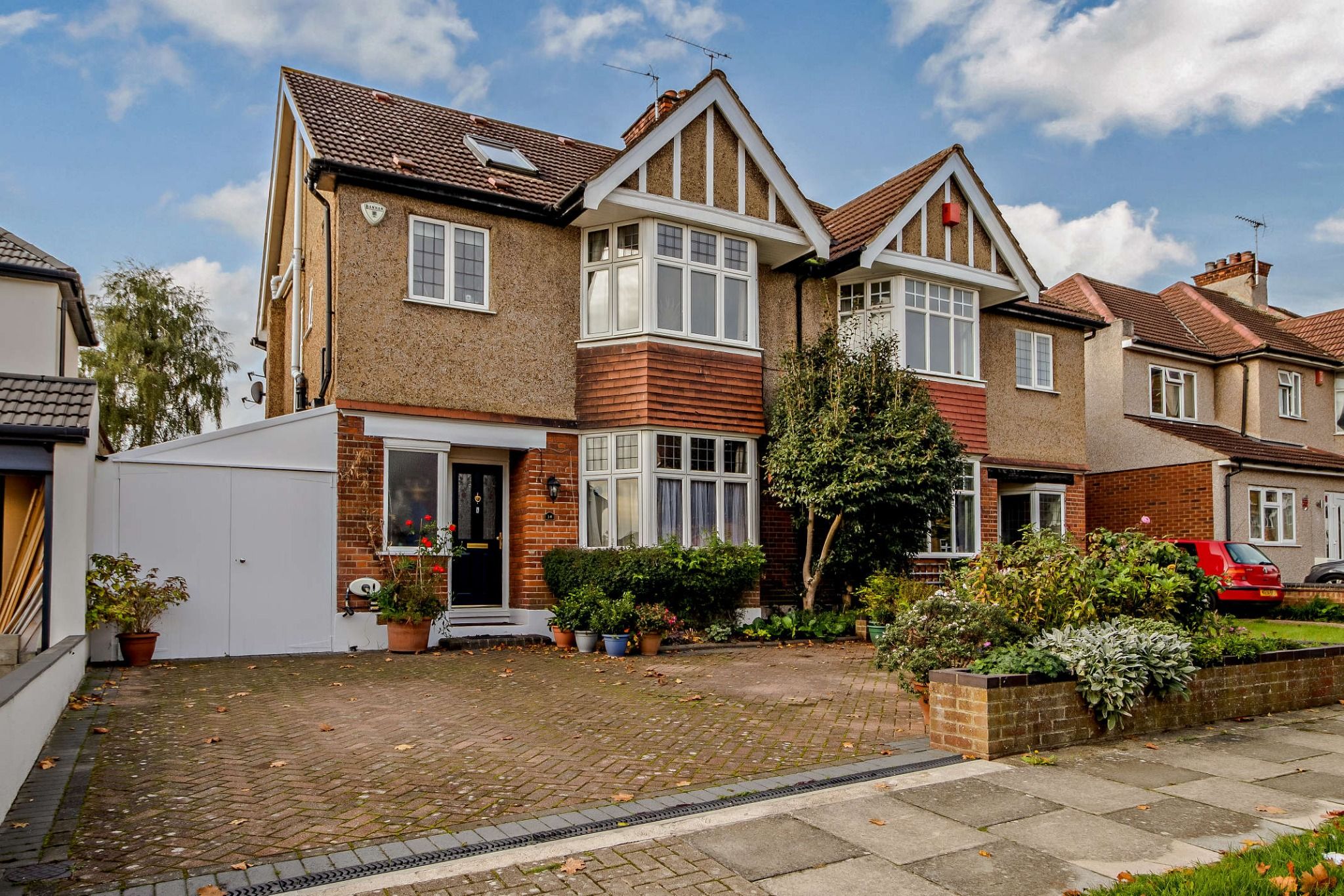 5 bed semidetached house for sale in Elmcroft Crescent, North Harrow