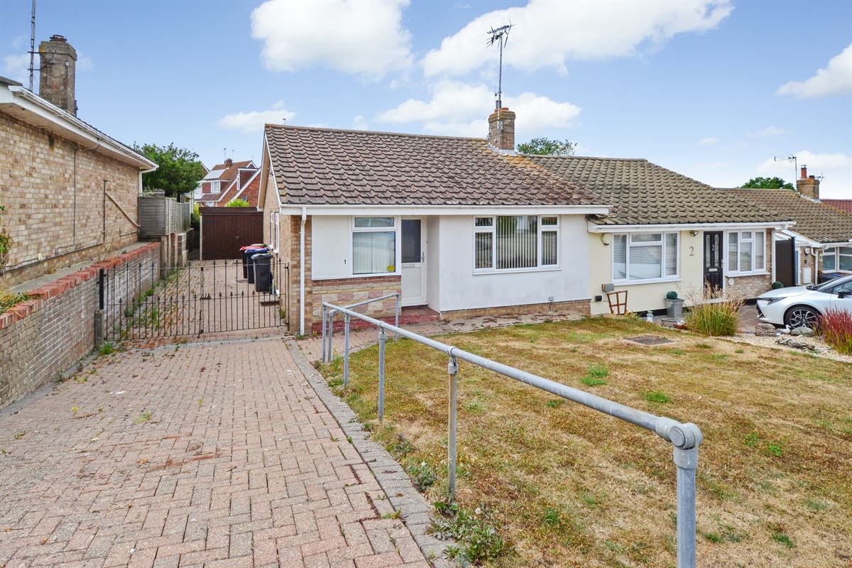 2 bed semidetached bungalow for sale in Dove Close, Seasalter