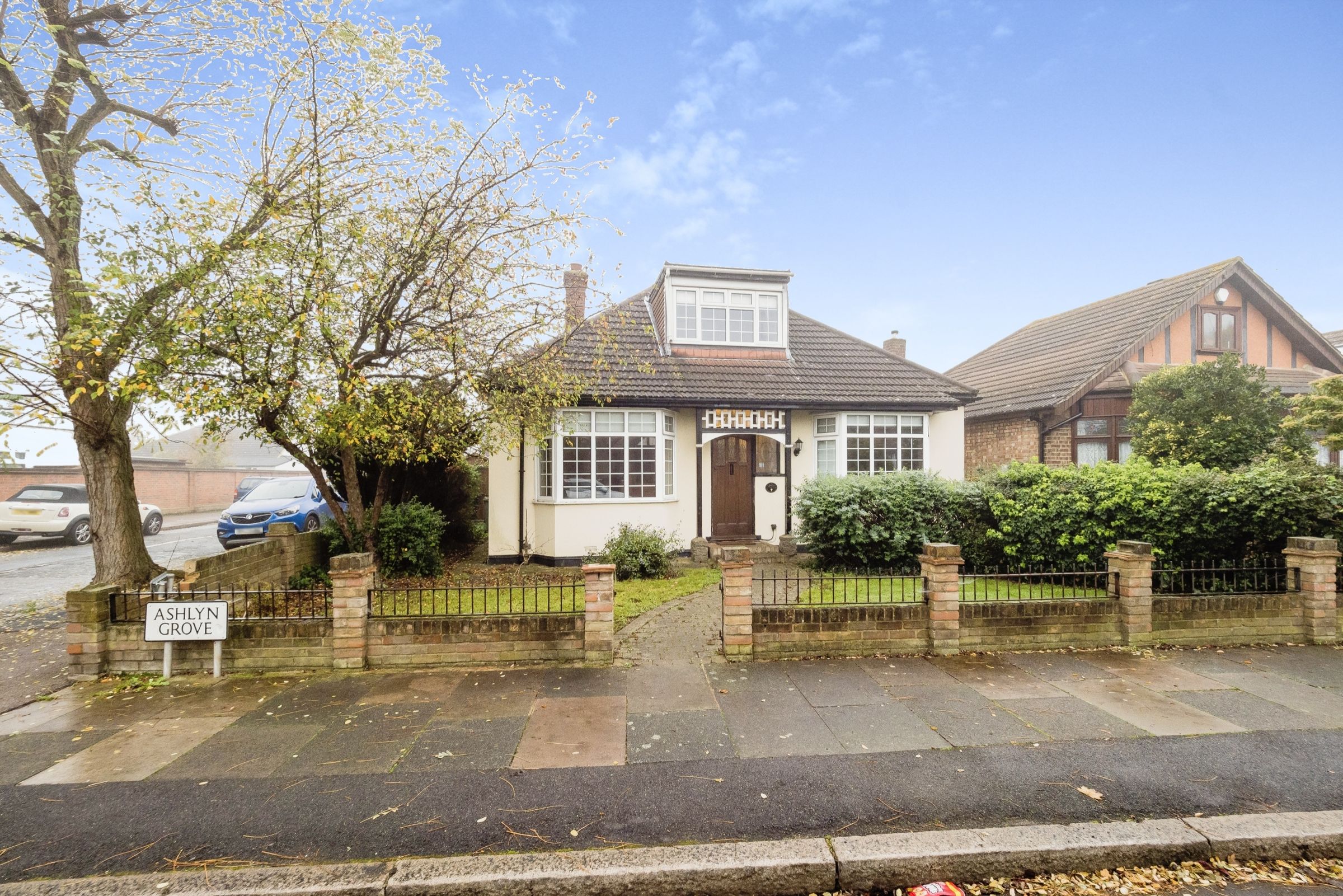 3 bed bungalow for sale in Ashlyn Grove, Hornchurch RM11 Zoopla