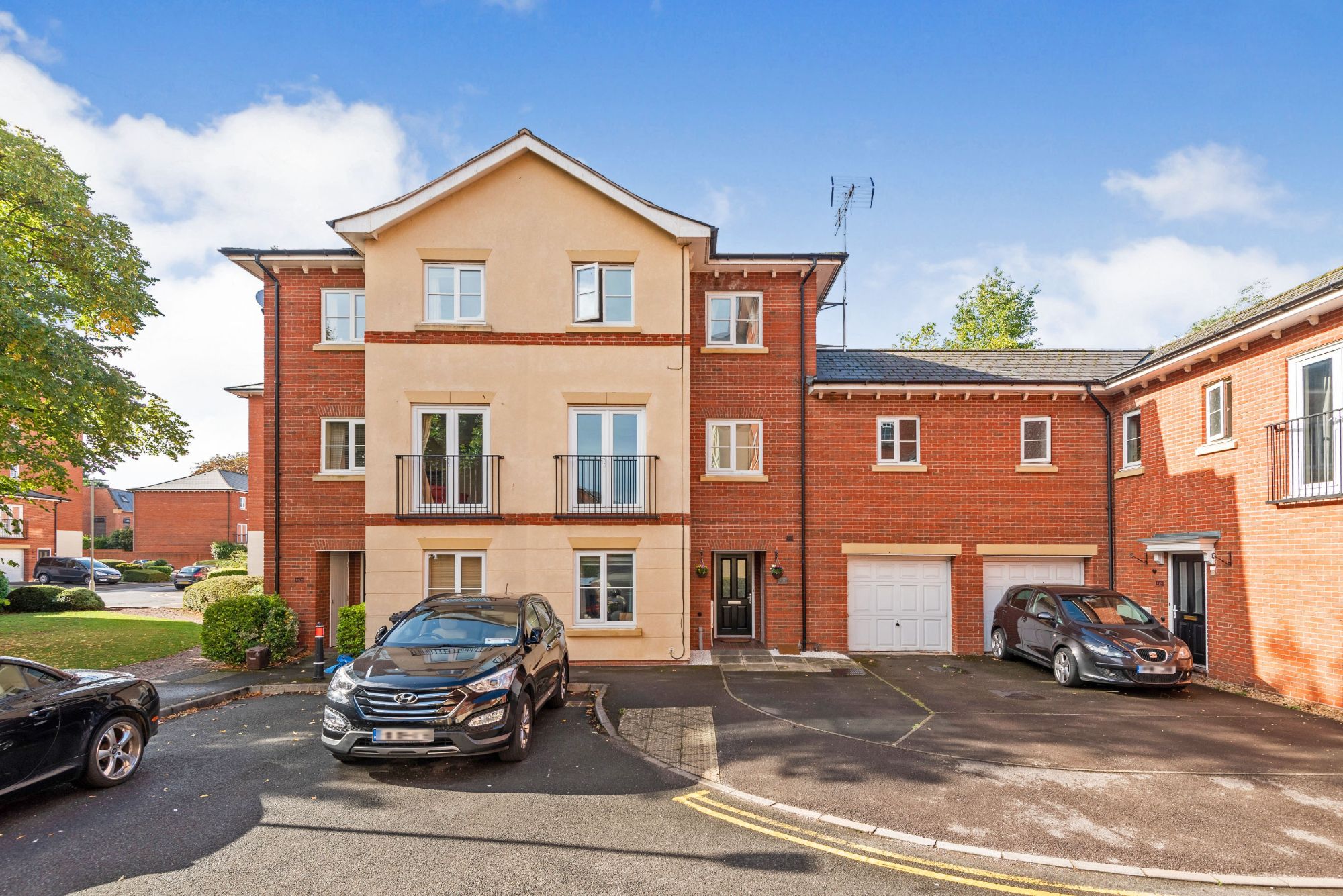 5 bed town house for sale in Pillowell Drive, Gloucester GL1 Zoopla