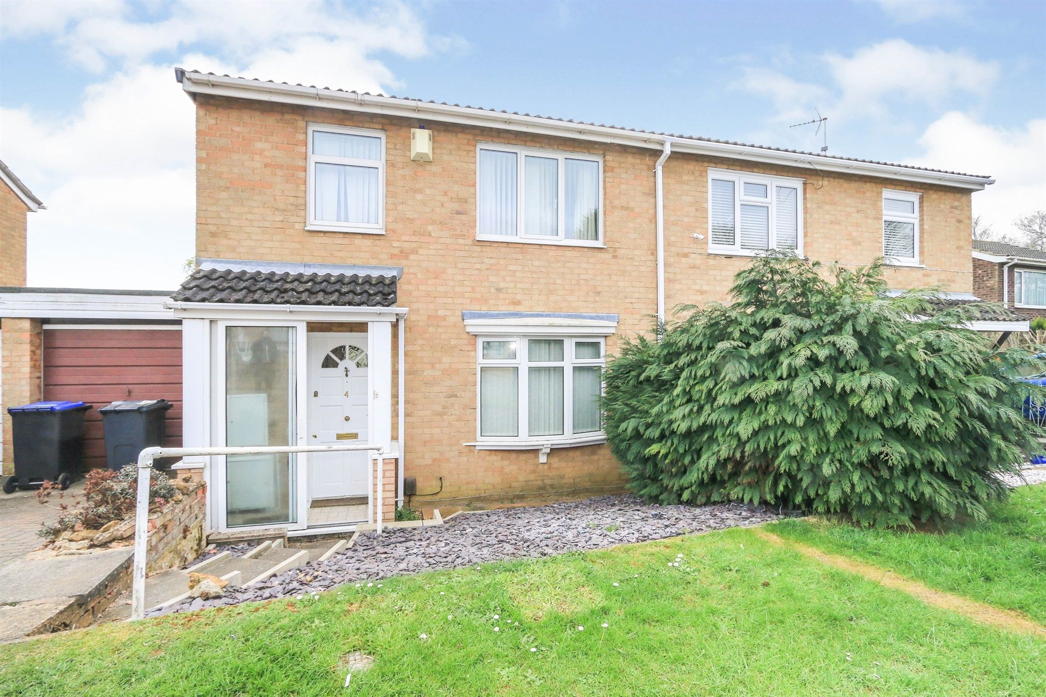 Newstead Close, Ecton Brook, Northampton NN3  