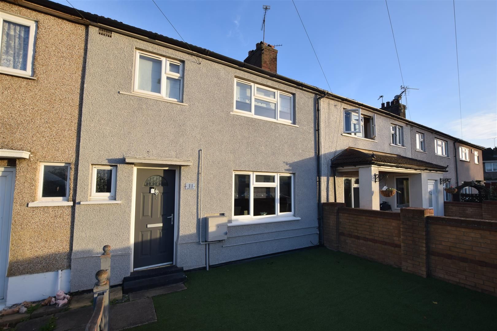 3 bed terraced house for sale in Hume Avenue, Tilbury RM18 Zoopla