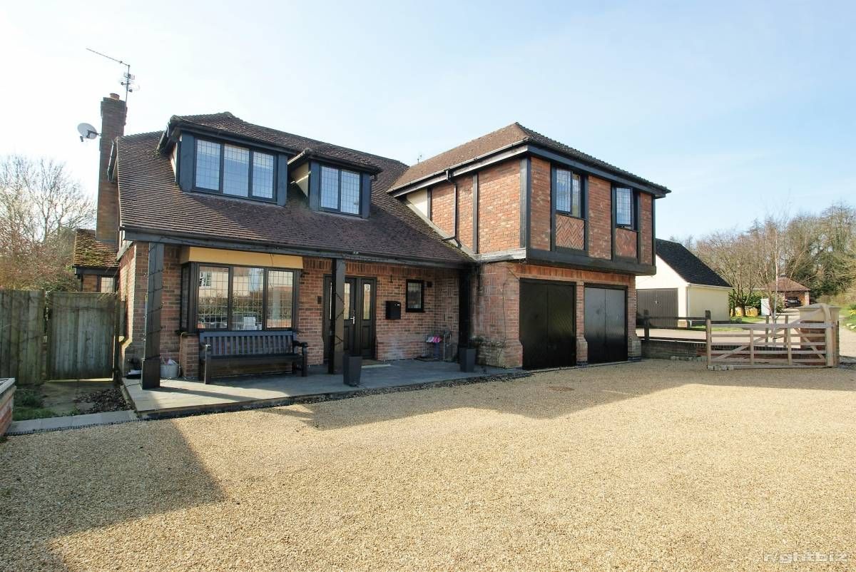 5 bed detached house for sale in Rectory Drive, Farnham,