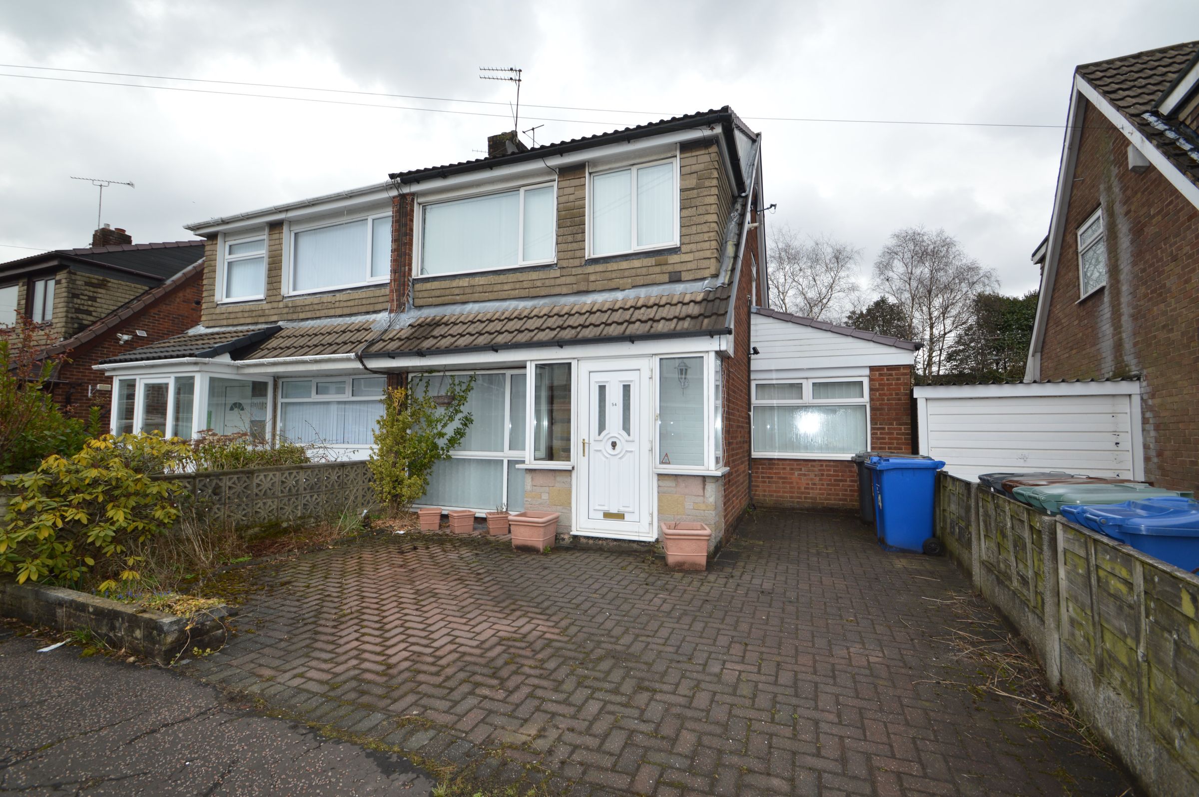 3 bed semidetached house to rent in Nuttall Avenue, Whitefield
