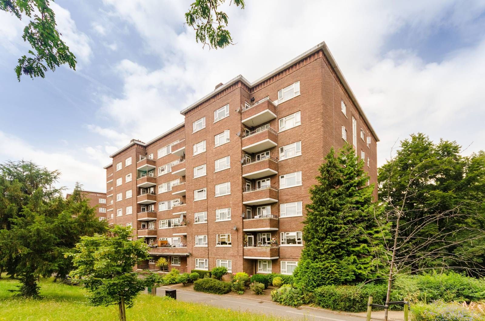 3 bed flat to rent in Kingston Hill, Kingston Hill, Kingston Upon Thames KT2 Zoopla