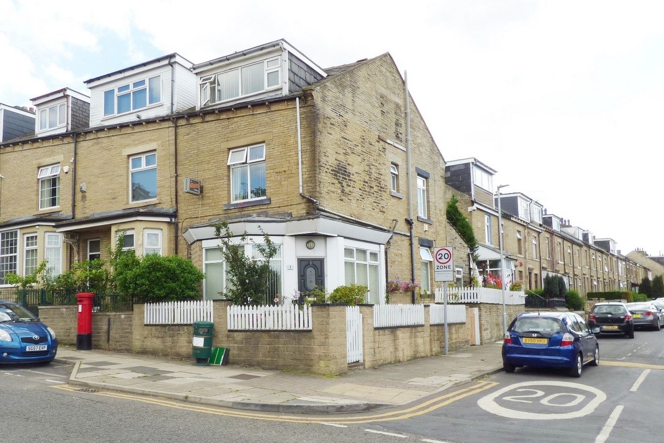 4 bed terraced house for sale in Fitzroy Road, Bradford BD3 Zoopla
