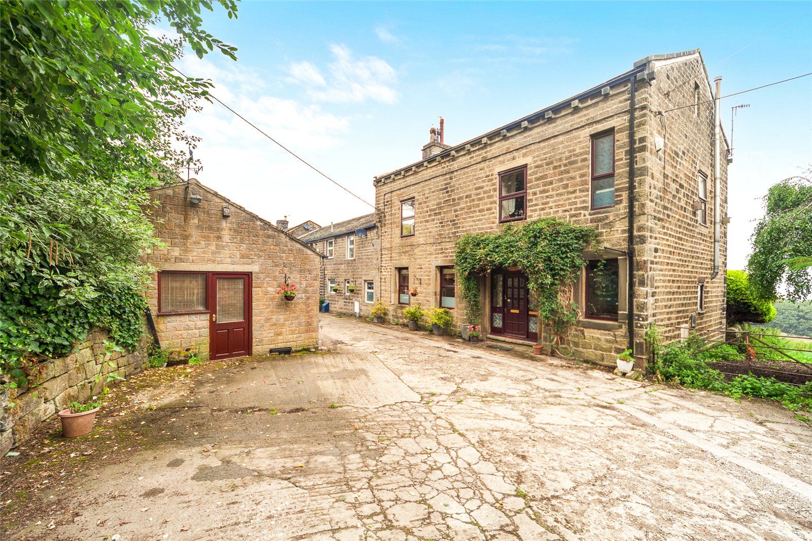 4 bed end terrace house for sale in Whitley Head, Steeton, Keighley