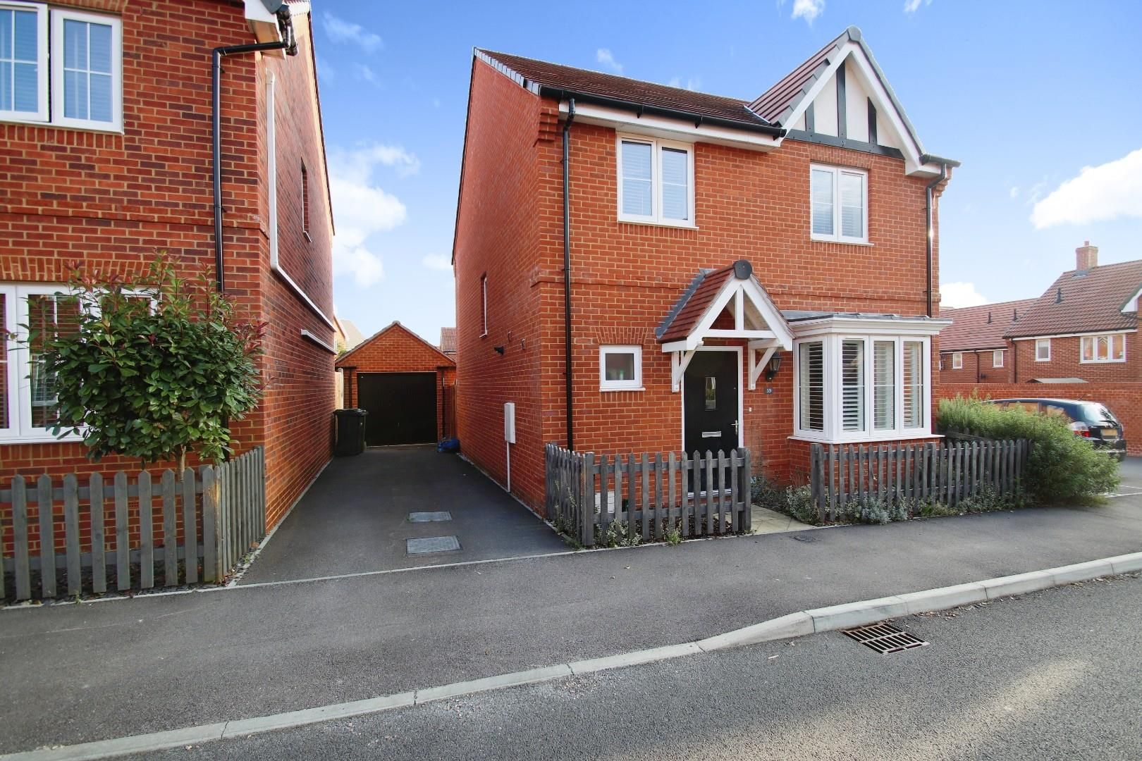 4 bed detached house for sale in Chiltern Crescent, Fair Oak, Eastleigh