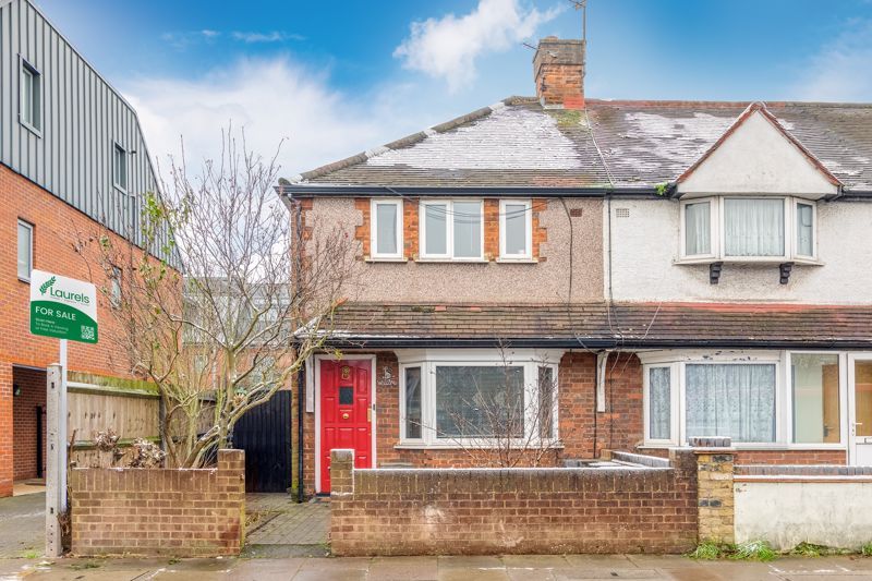 3 bed end terrace house for sale in Hampton Road West, Hanworth