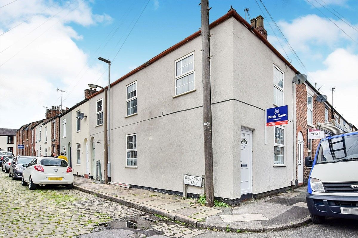 3 bed terraced house to rent in Brown Street, Macclesfield, Cheshire