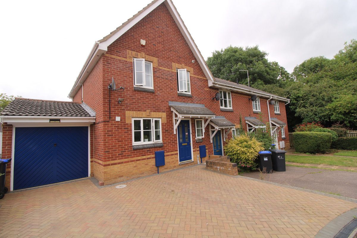 3 bed end terrace house for sale in Larch Drive, Daventry NN11 Zoopla