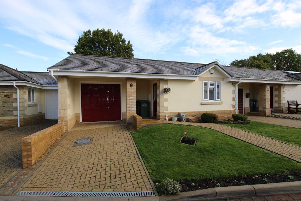 2 bed bungalow for sale in Butterfield Close, Frampton Cotterell