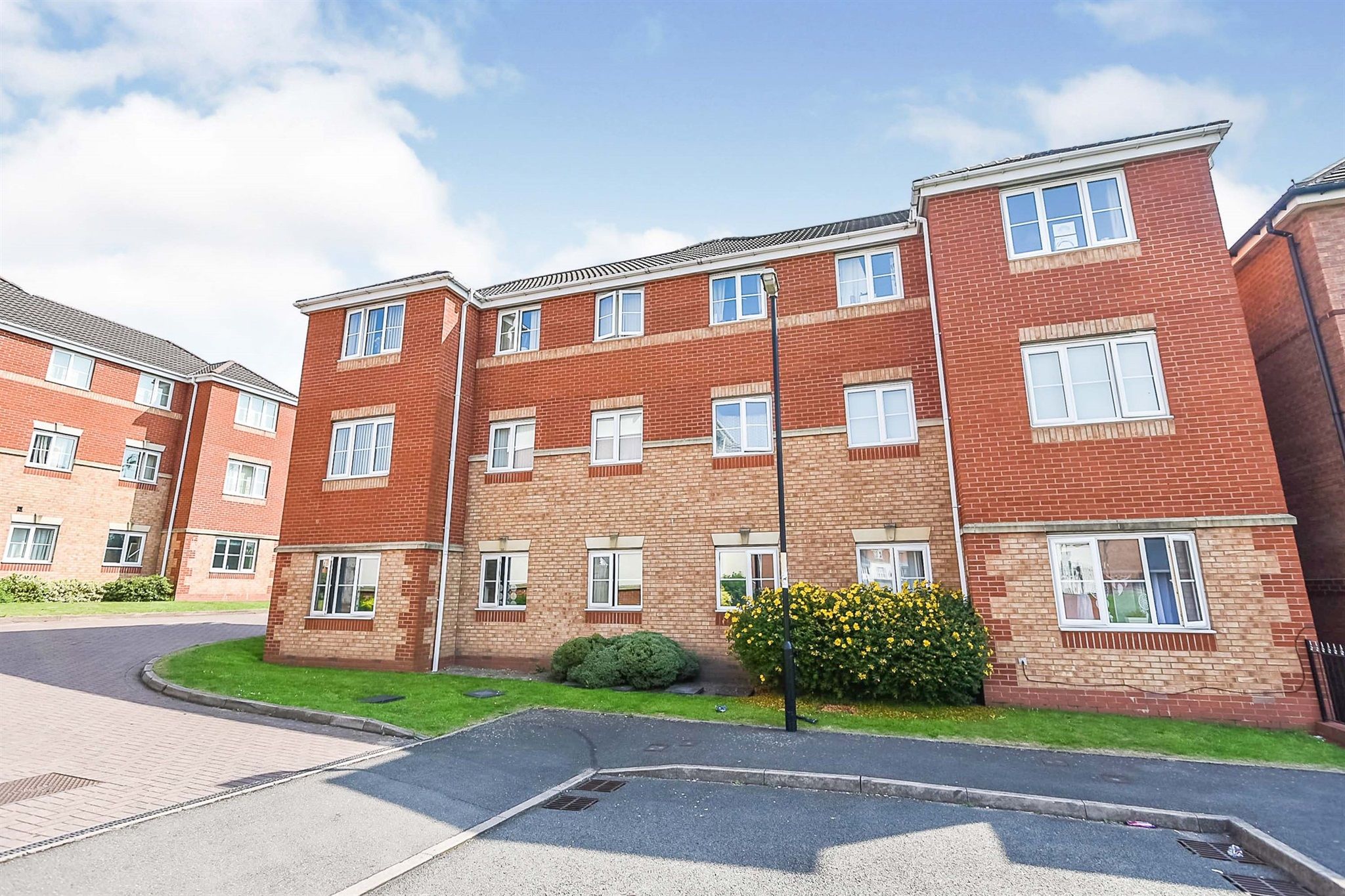 2 bed flat for sale in Thornbury Road, Walsall WS2 Zoopla