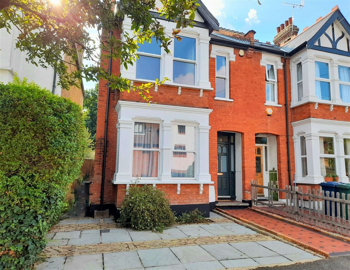 3 bed property for sale in Crescent Road, New EN4 Zoopla