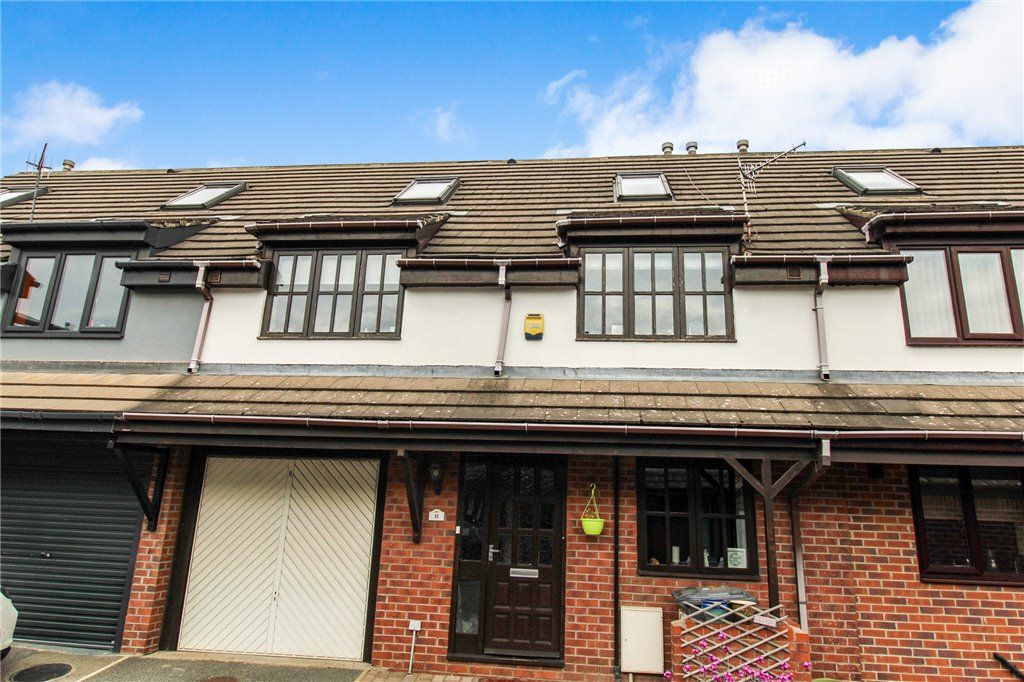 4 bed terraced house for sale in Malham Court, Silsden, Keighley, West