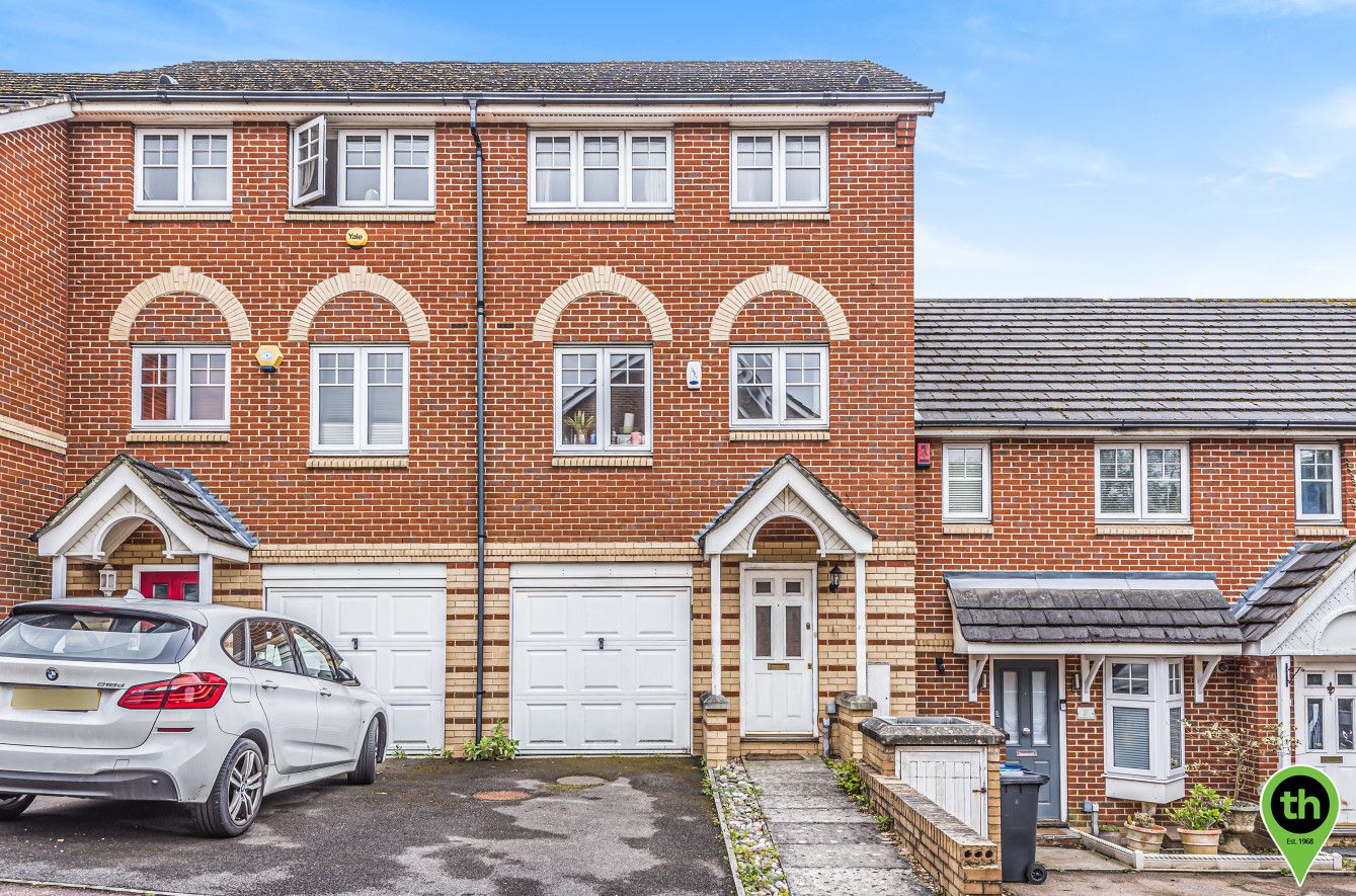 3 bed town house for sale in Berberry Close, Edgware HA8 Zoopla