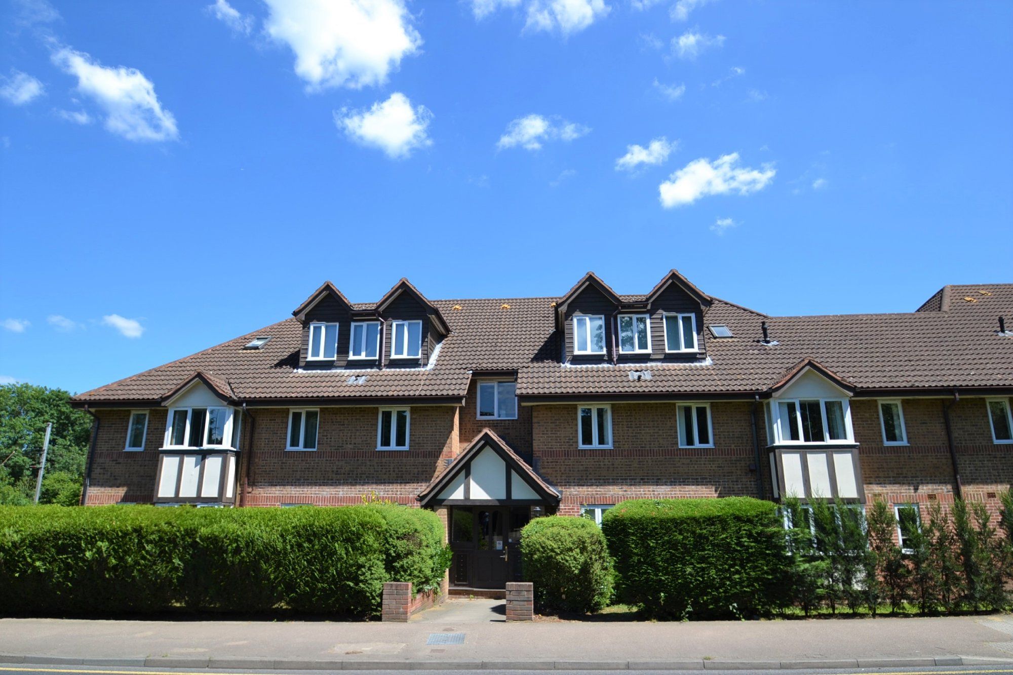 2 bed flat to rent in Watling Street, Radlett WD7 Zoopla