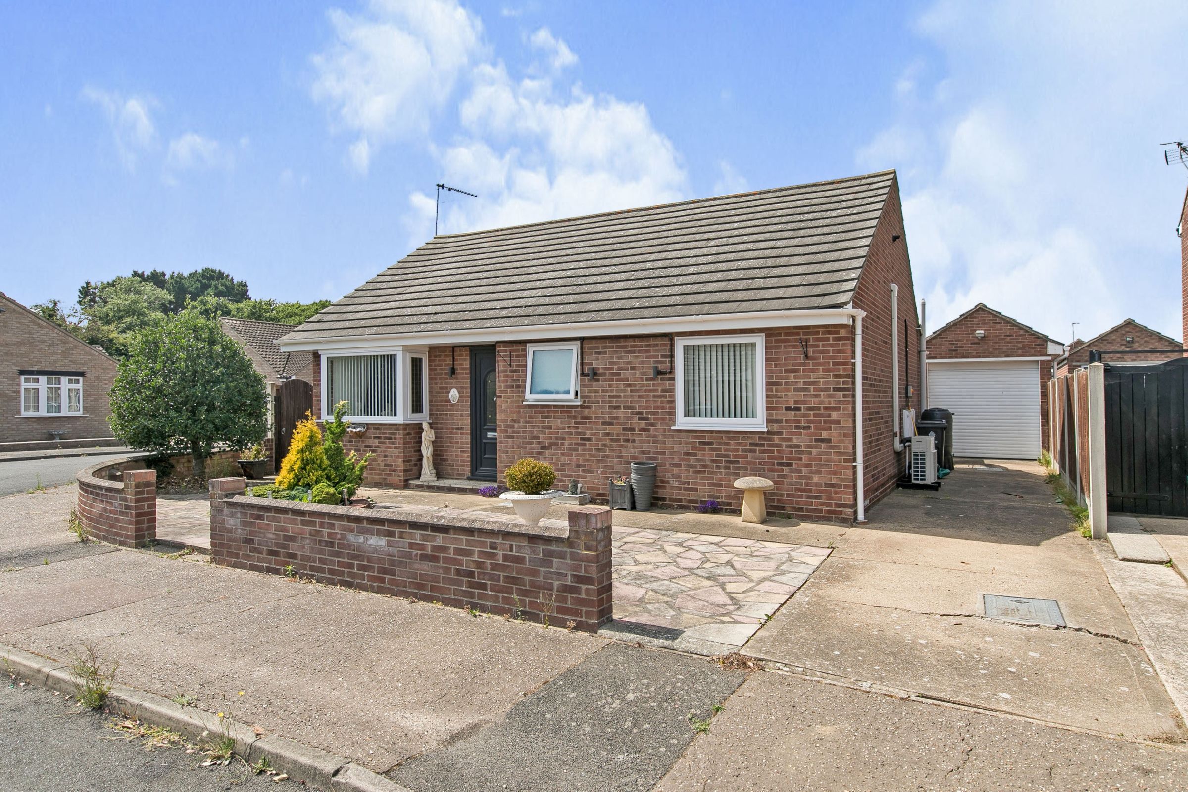 2 bed detached bungalow for sale in Chandlers Close, ClactonOnSea CO16 Zoopla