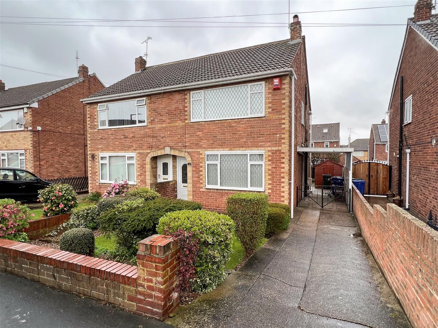 3 bed semidetached house for sale in Glastonbury Gate, Scawsby