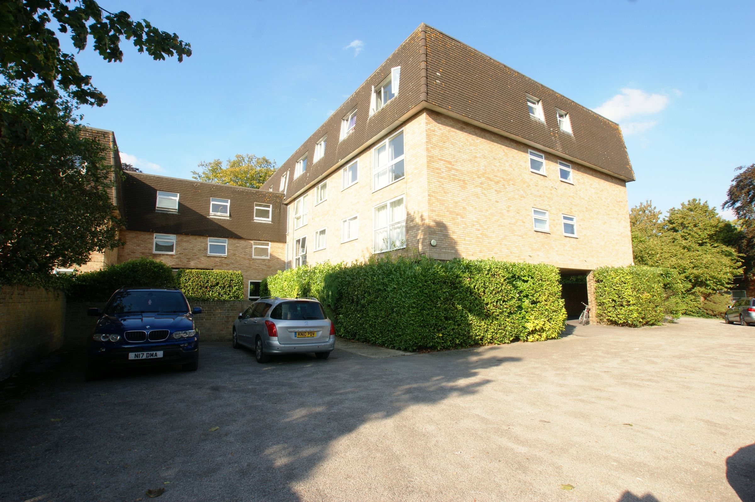 1 bed flat to rent in Fairlawns, Addlestone KT15 Zoopla
