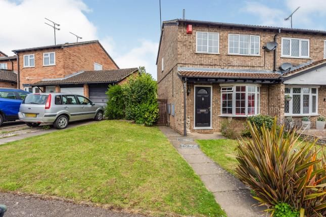 Celandine Drive, Luton, Bedfordshire, England LU3  