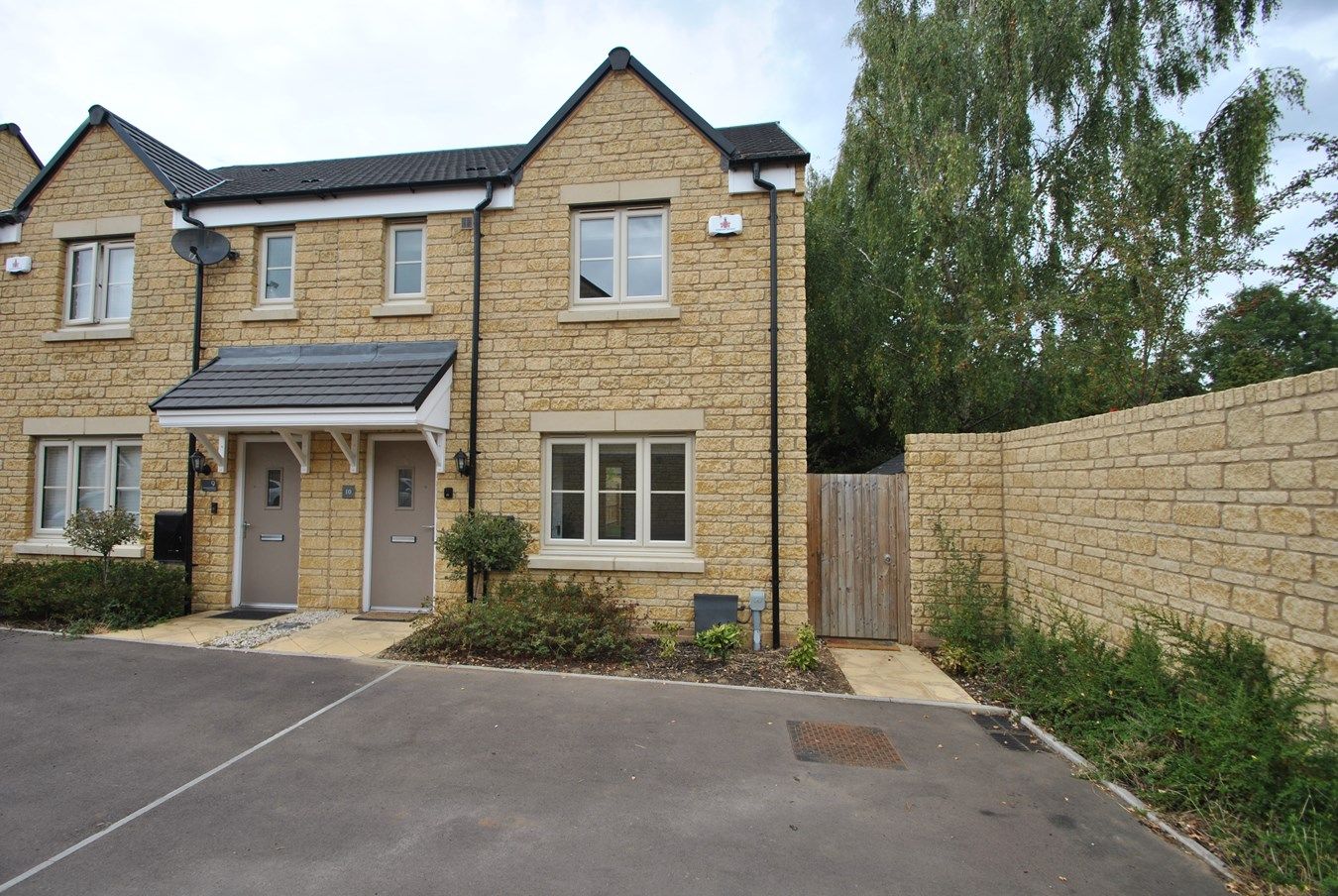 3 bed semidetached house for sale in Castle Close, Gotherington