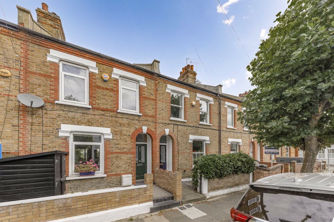 3 bed terraced house for sale in Milton Road, London SW19 Zoopla