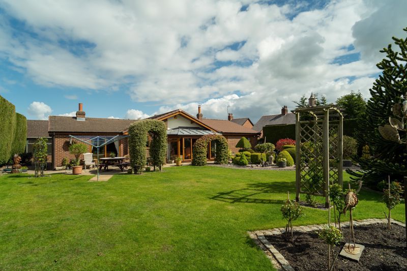 3 bed detached bungalow for sale in Newarth Lane, Hesketh Bank, Preston PR4 Zoopla