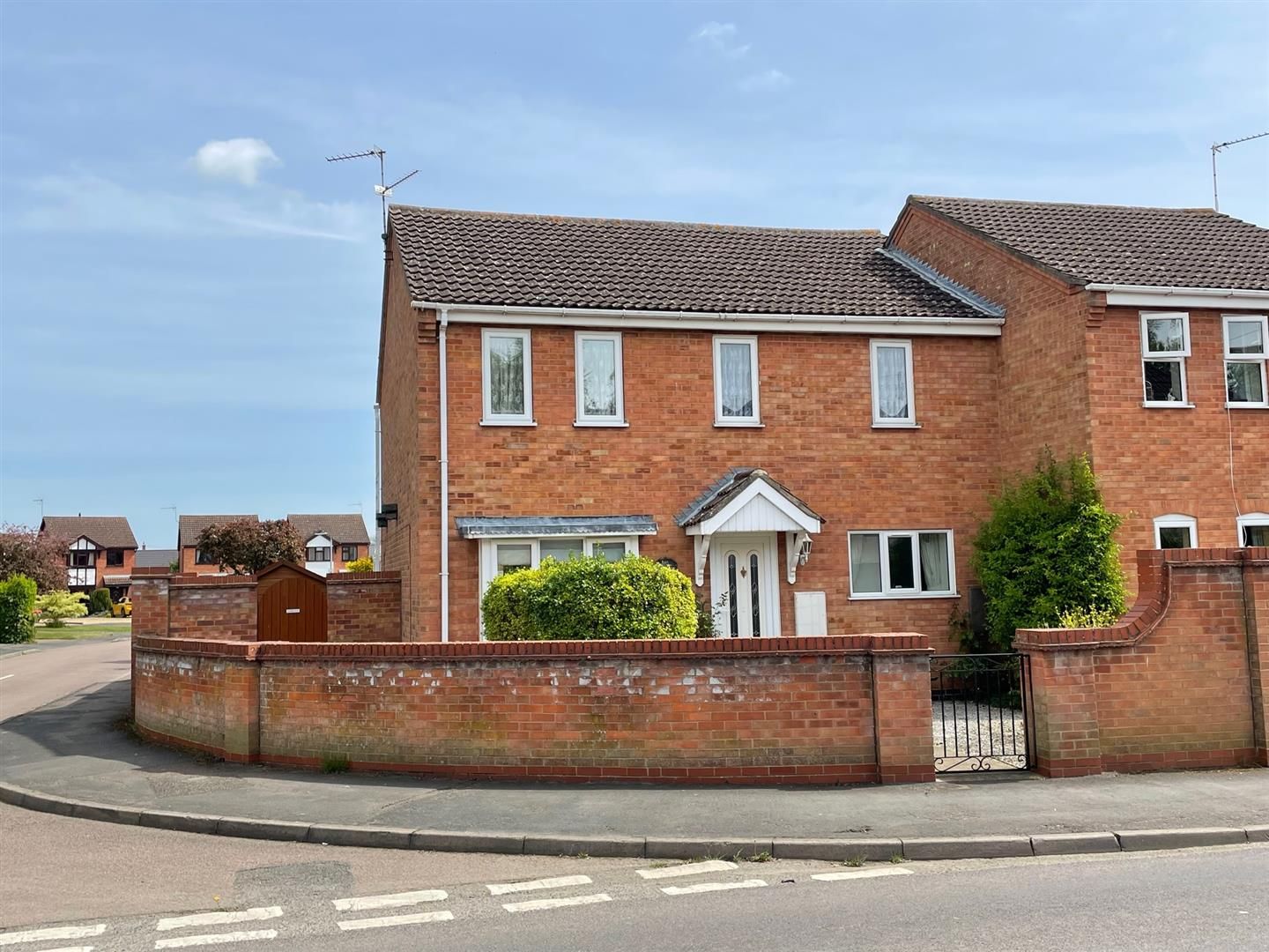 4 bed semidetached house for sale in Cobham Close, Heckington