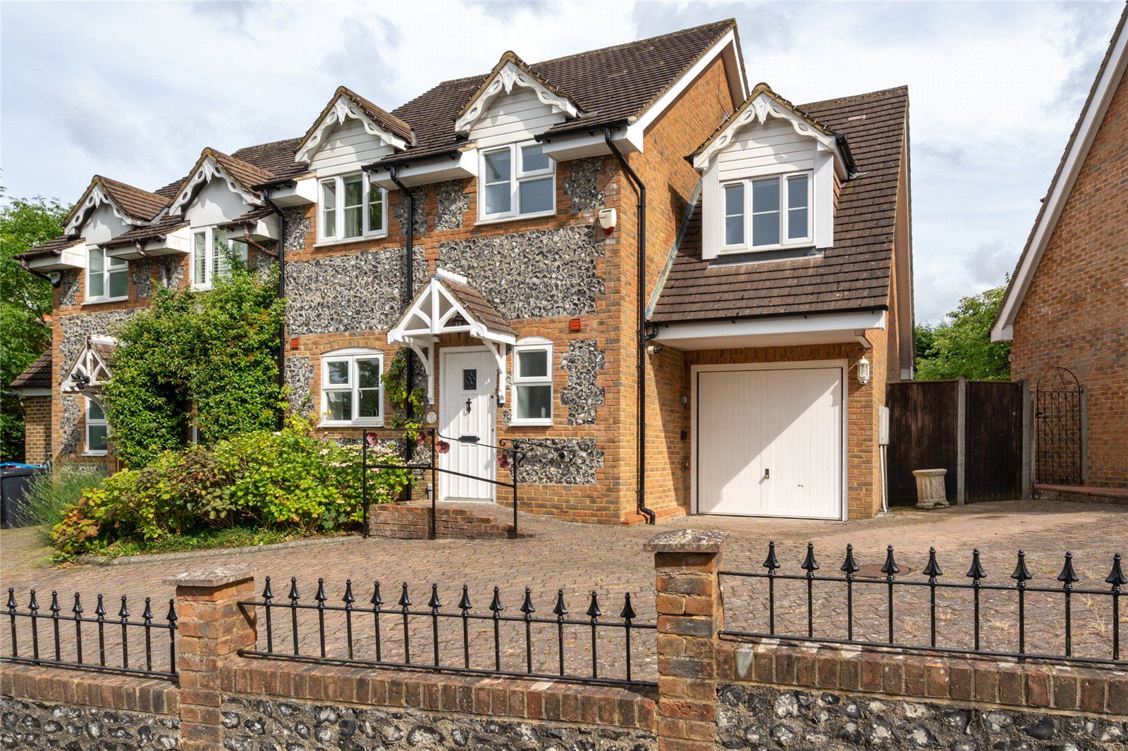 3 bed semidetached house for sale in Slines Oak Road, Woldingham