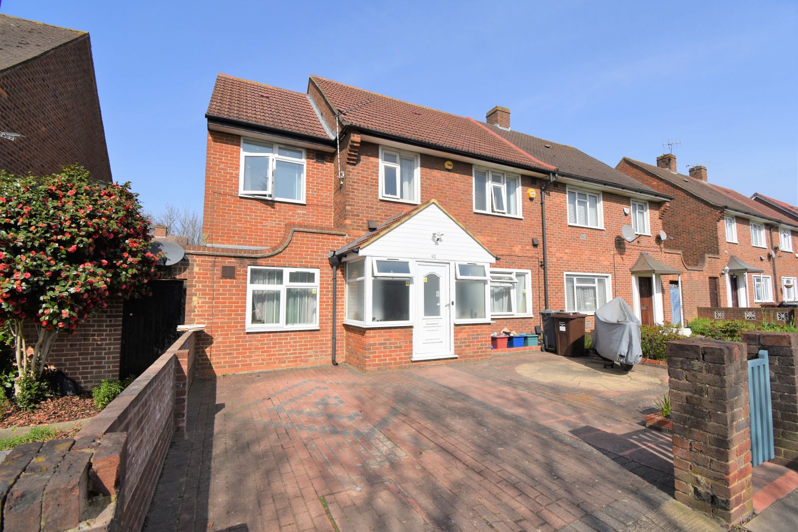 5 bed semidetached house for sale in Great South West Road, Hounslow
