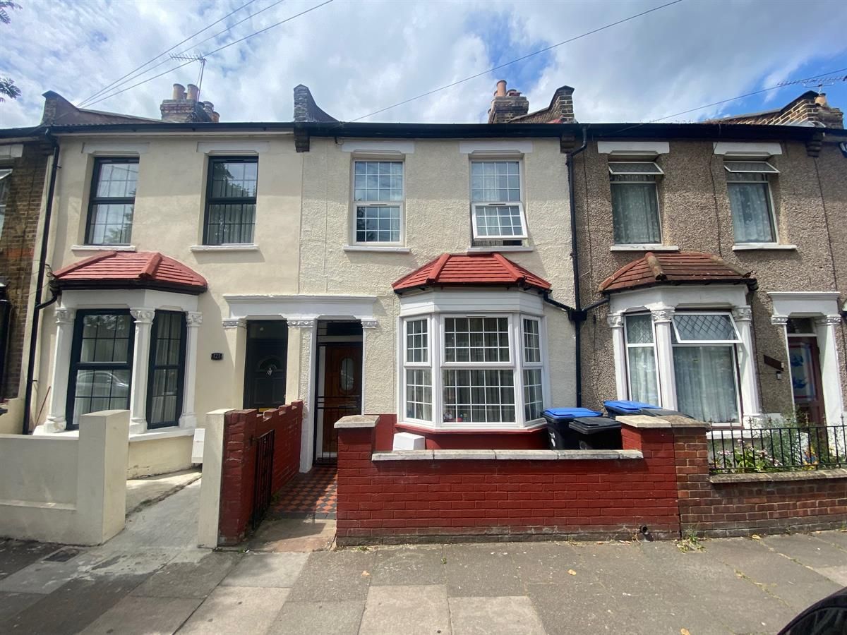 2 bed terraced house for sale in Raynham Avenue, London N18 Zoopla