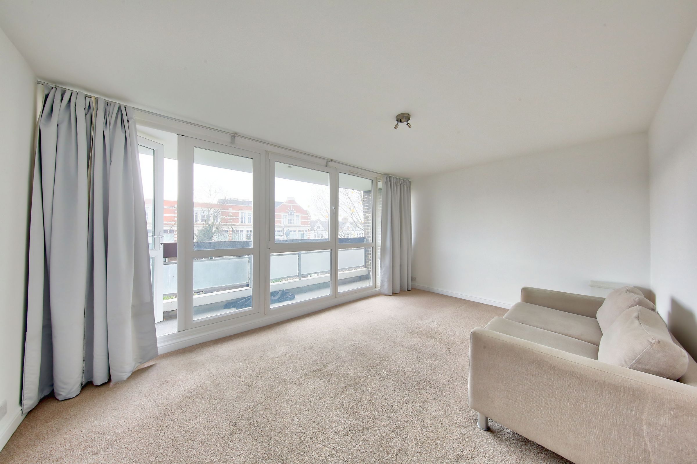 3 bed flat to rent in Chasemore House, Dawes Road, Fulham, London SW6