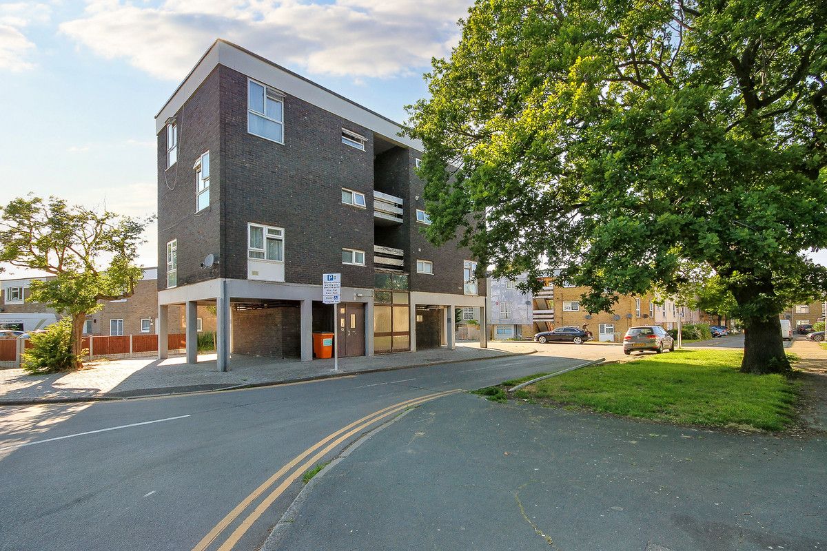 1 bed flat for sale in Rokells, Basildon SS14 Zoopla